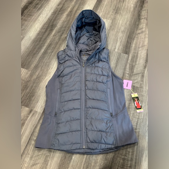 Tangerine Jackets & Blazers - NWT Tangerine Women's Grey Puffer Vest - Size Small